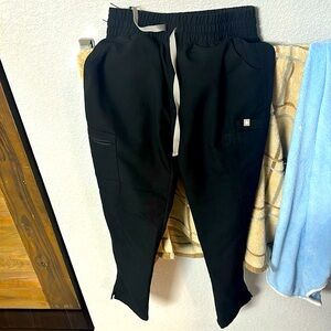 Used Zamora scrub pants. In great condition.